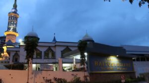 masjid tertua di batam-dan-misteri-7-makam-di-masjid-raya-baitussyakur-yang-belum-terungkap-tkj